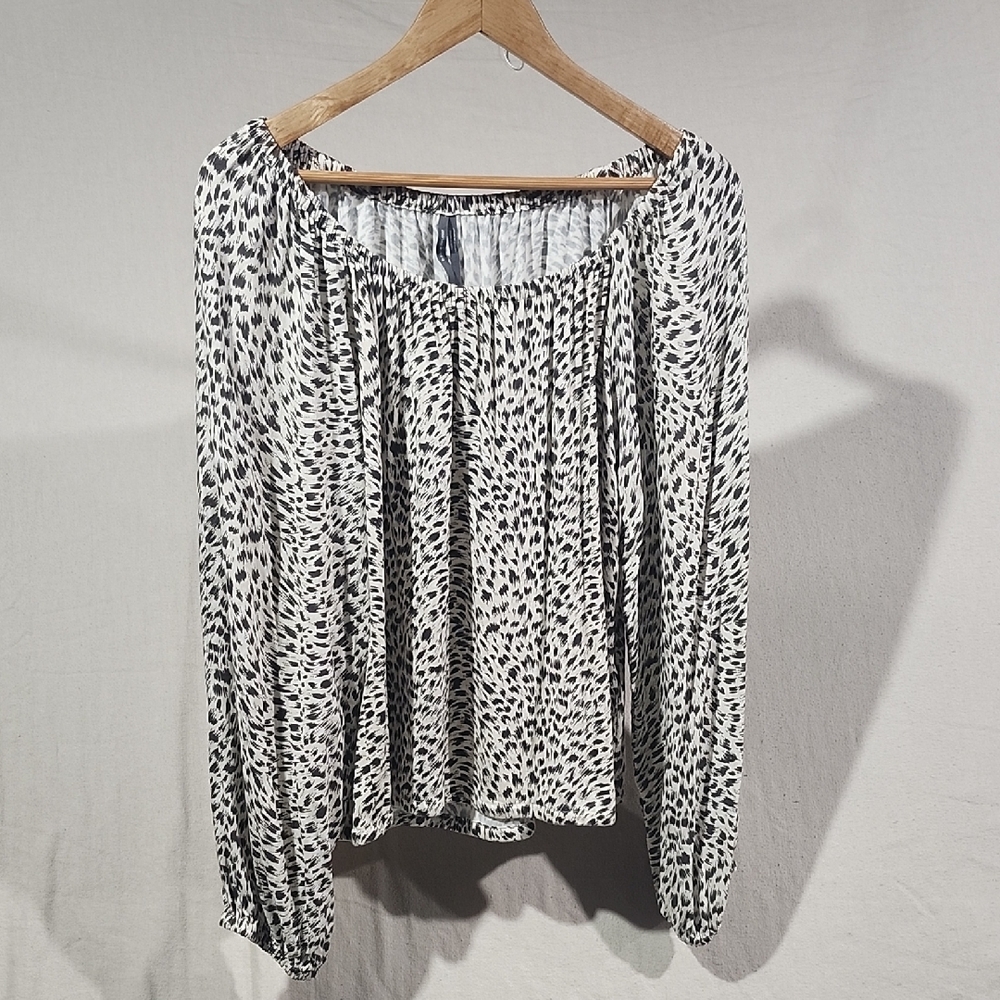 Anthropologie Women's Cream Based Animal‎ Print Long Sleeve Top Size Medium
